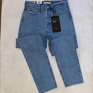 PREMIUM LEVIS WEDGIE ICON